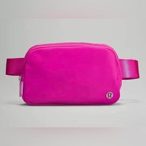 NWT Sonic Pink Everywhere Belt Bag